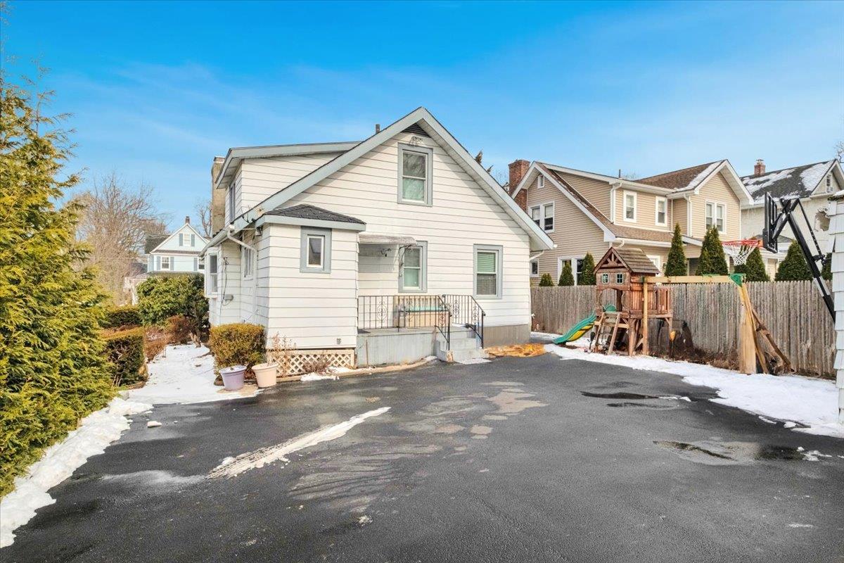 62 Brambach Avenue, Eastchester, New York image 20