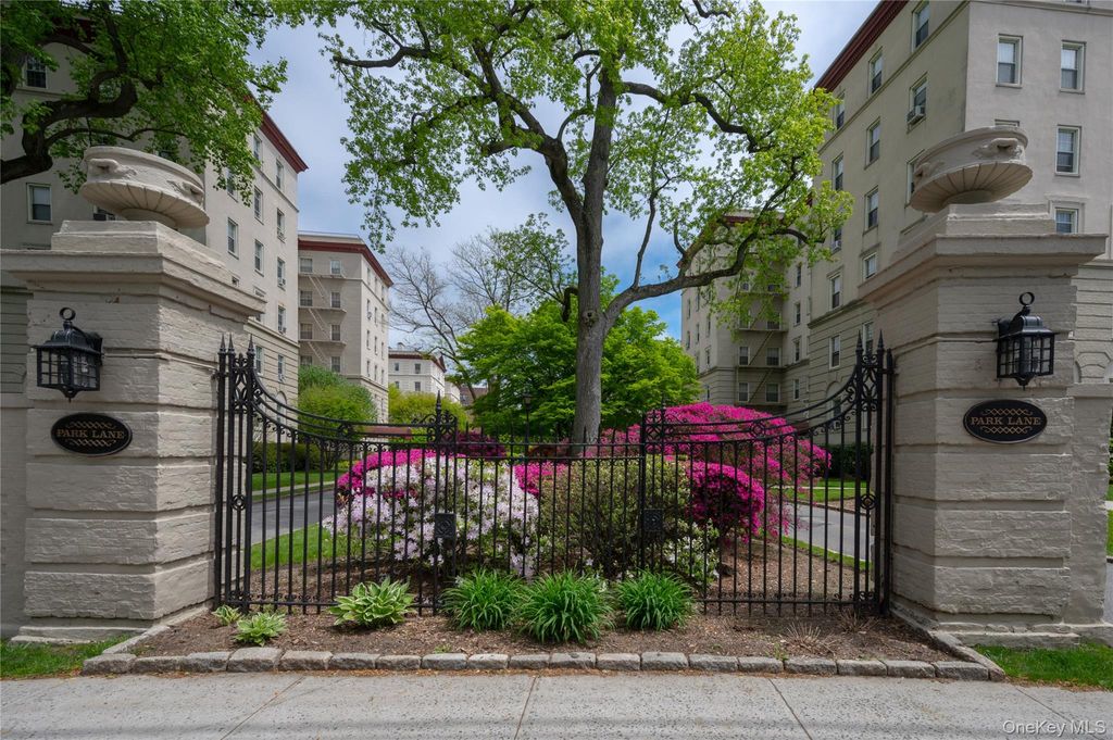 Photo of 4 Park Lane #2C, Mount Vernon, NY 10552 (MLS # 965075)