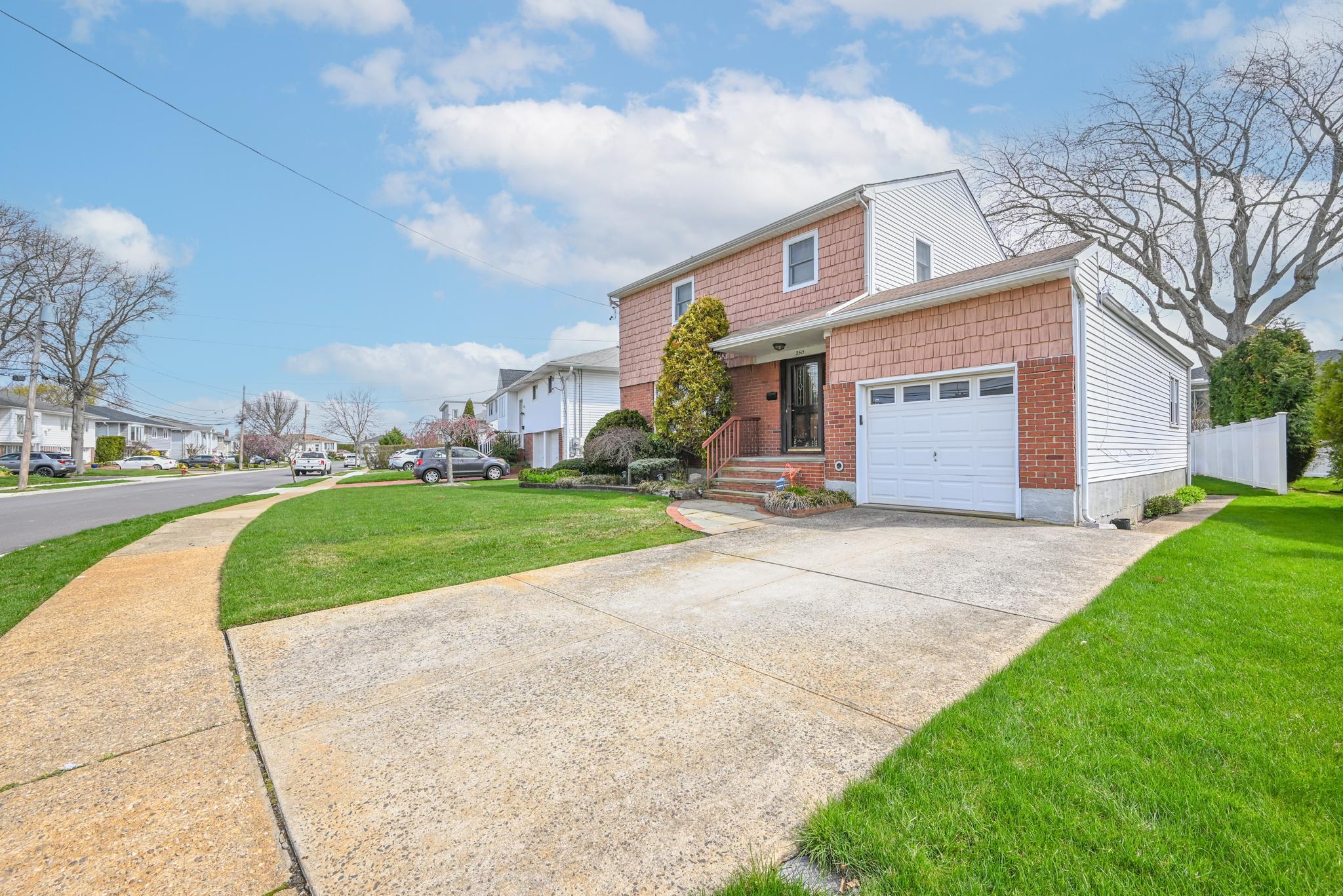 2515 Aron Drive, Seaford, New York image 25