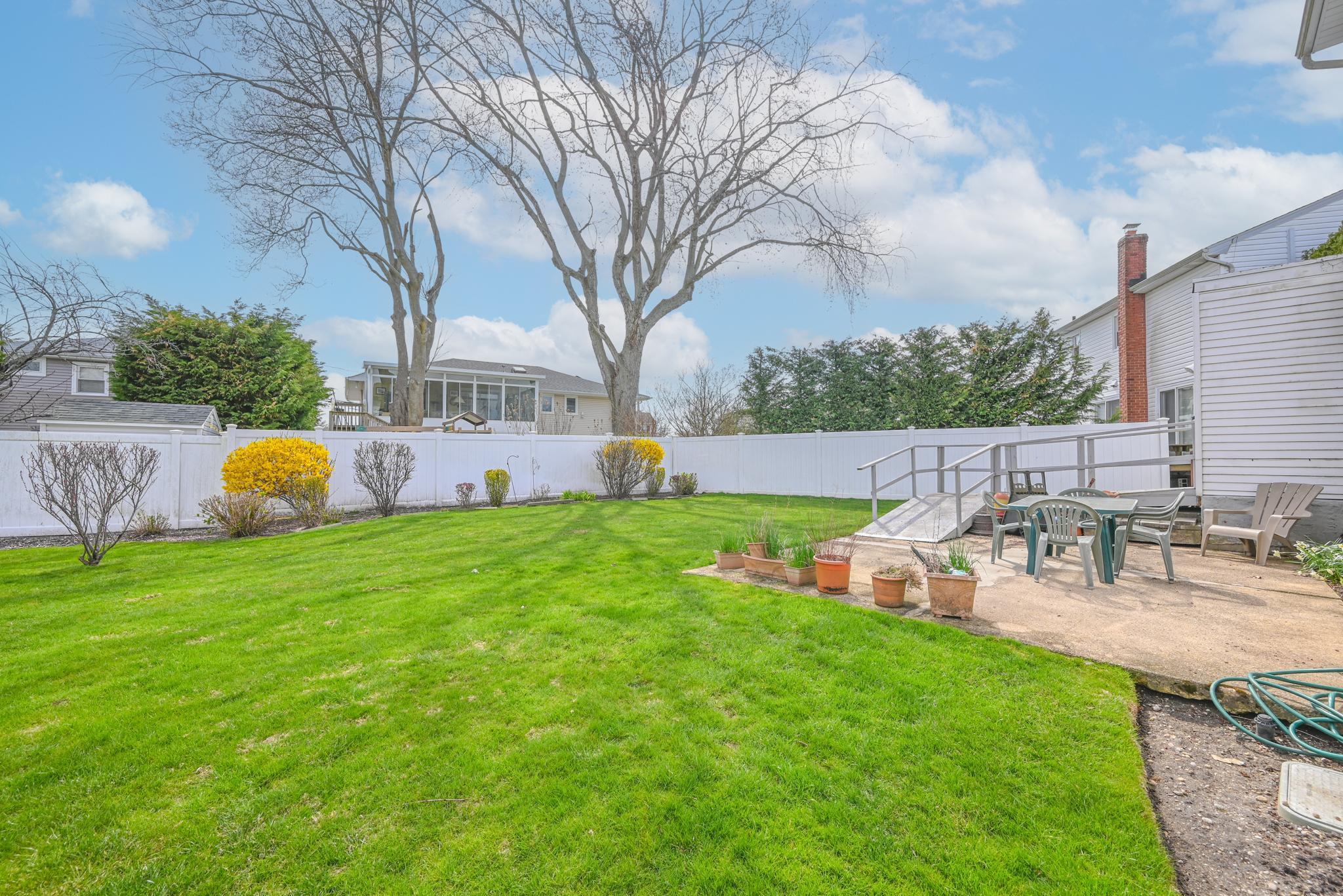 2515 Aron Drive, Seaford, New York image 17