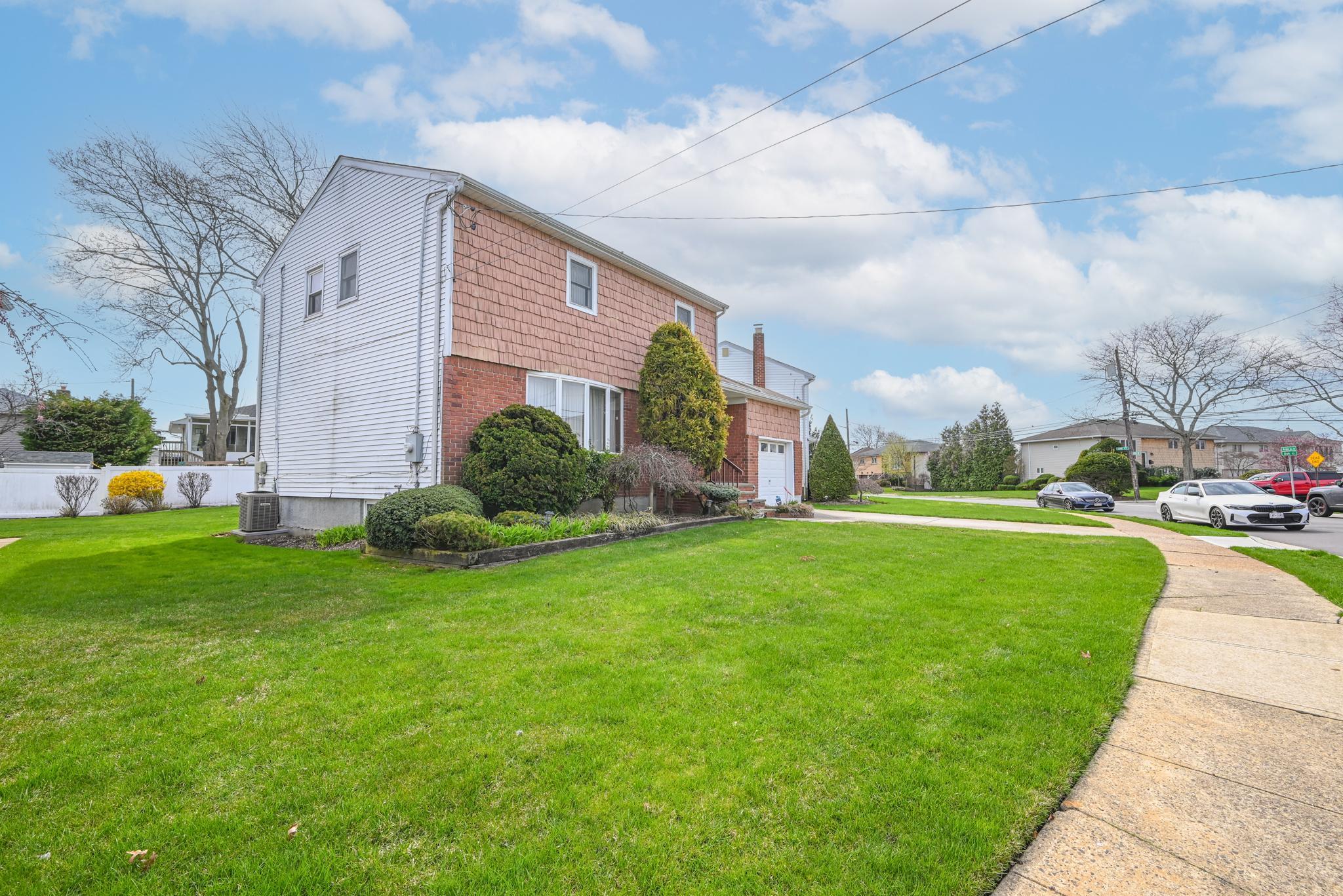 2515 Aron Drive, Seaford, New York image 24