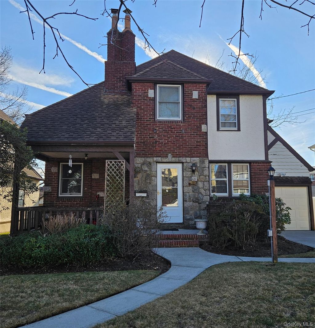 Photo of 15 Donald Pl, East Rockaway, NY 11518 (MLS # 950203)