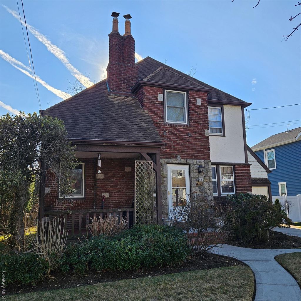 Photo of 15 Donald Pl, East Rockaway, NY 11518 (MLS # 950203)