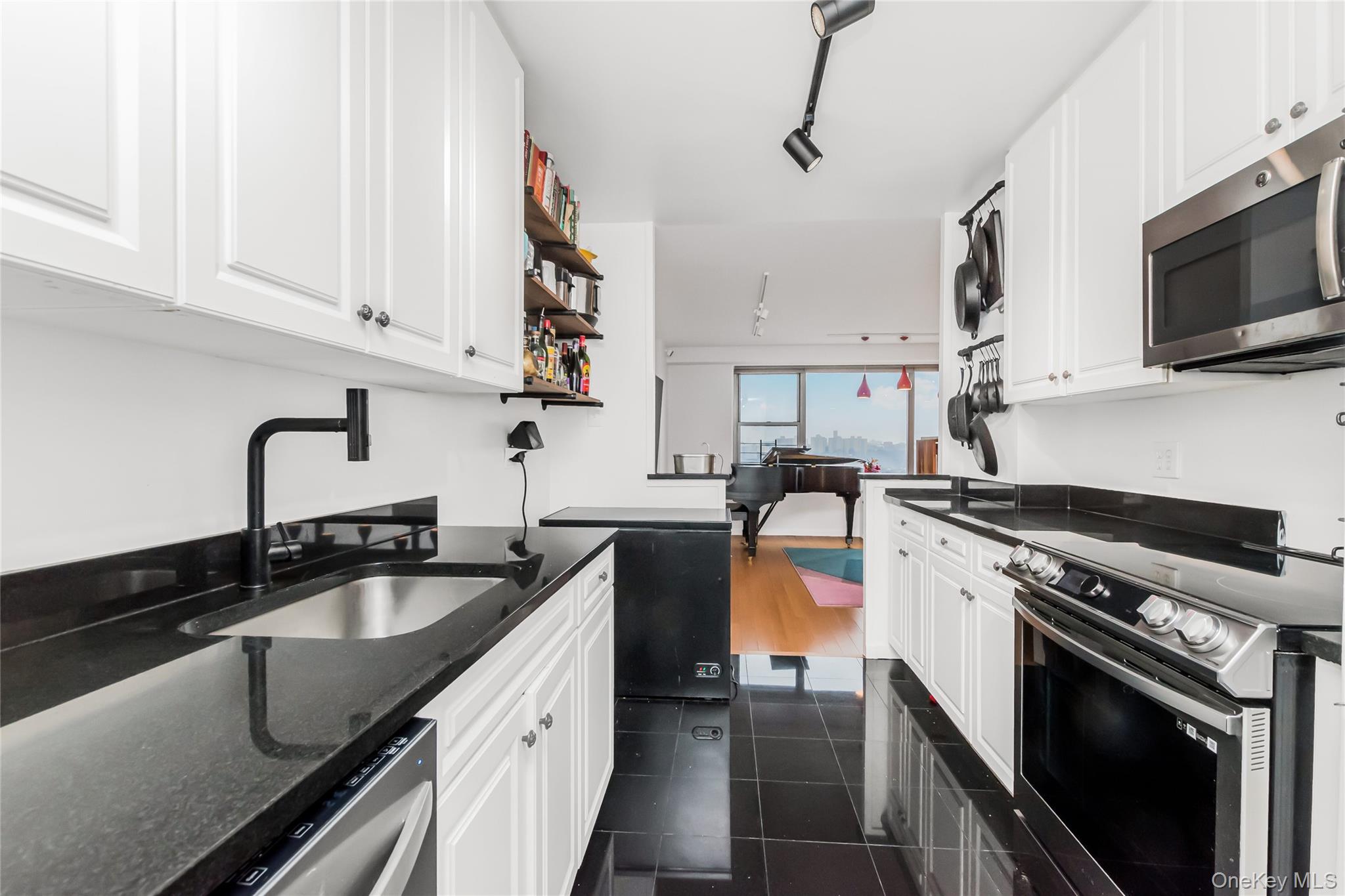 2500 Johnson Avenue 15G