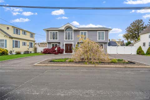 Homes For Sale - 18 Ithaca Street<br/> Lindenhurst, NY 11757