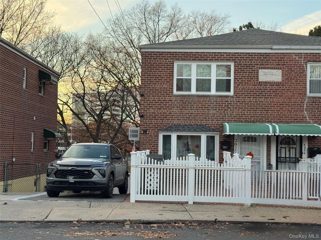 Photo of 2027 Mayflower Avenue, Bronx, NY 10461 (MLS # 941054)