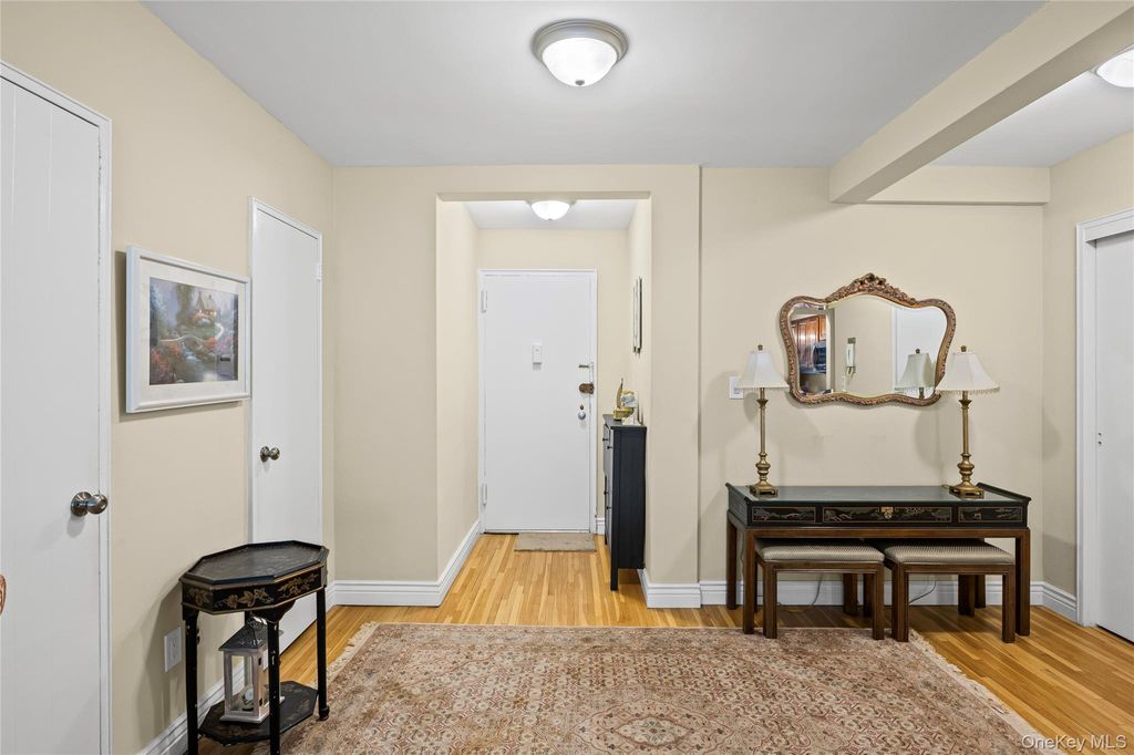 Photo of 120 Morris Avenue #b5, Rockville Centre, NY 11570 (MLS # 1022440)