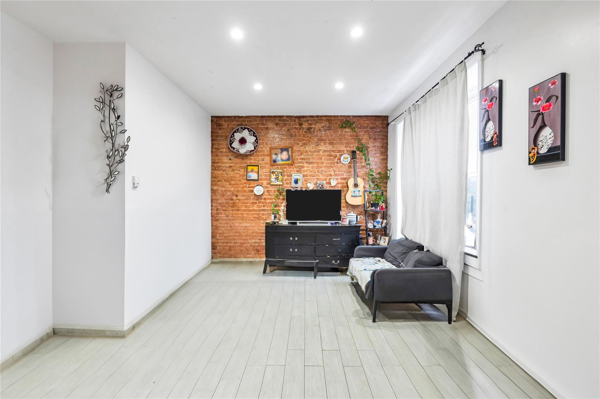 91-08 43rd Ave Ave, Elmhurst, New York image 16