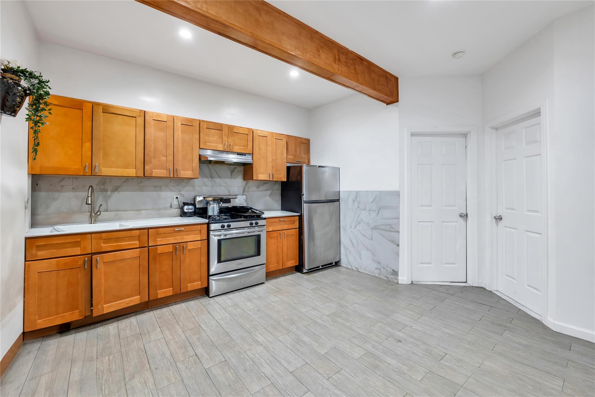 91-08 43rd Ave Ave, Elmhurst, New York image 13