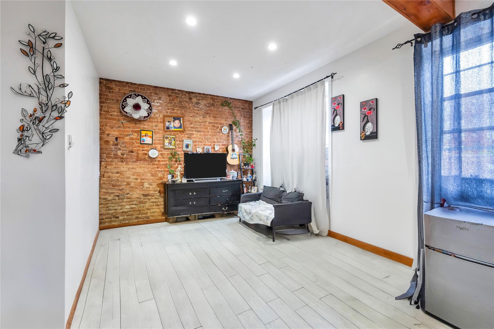 91-08 43rd Ave Ave, Elmhurst, New York image 15