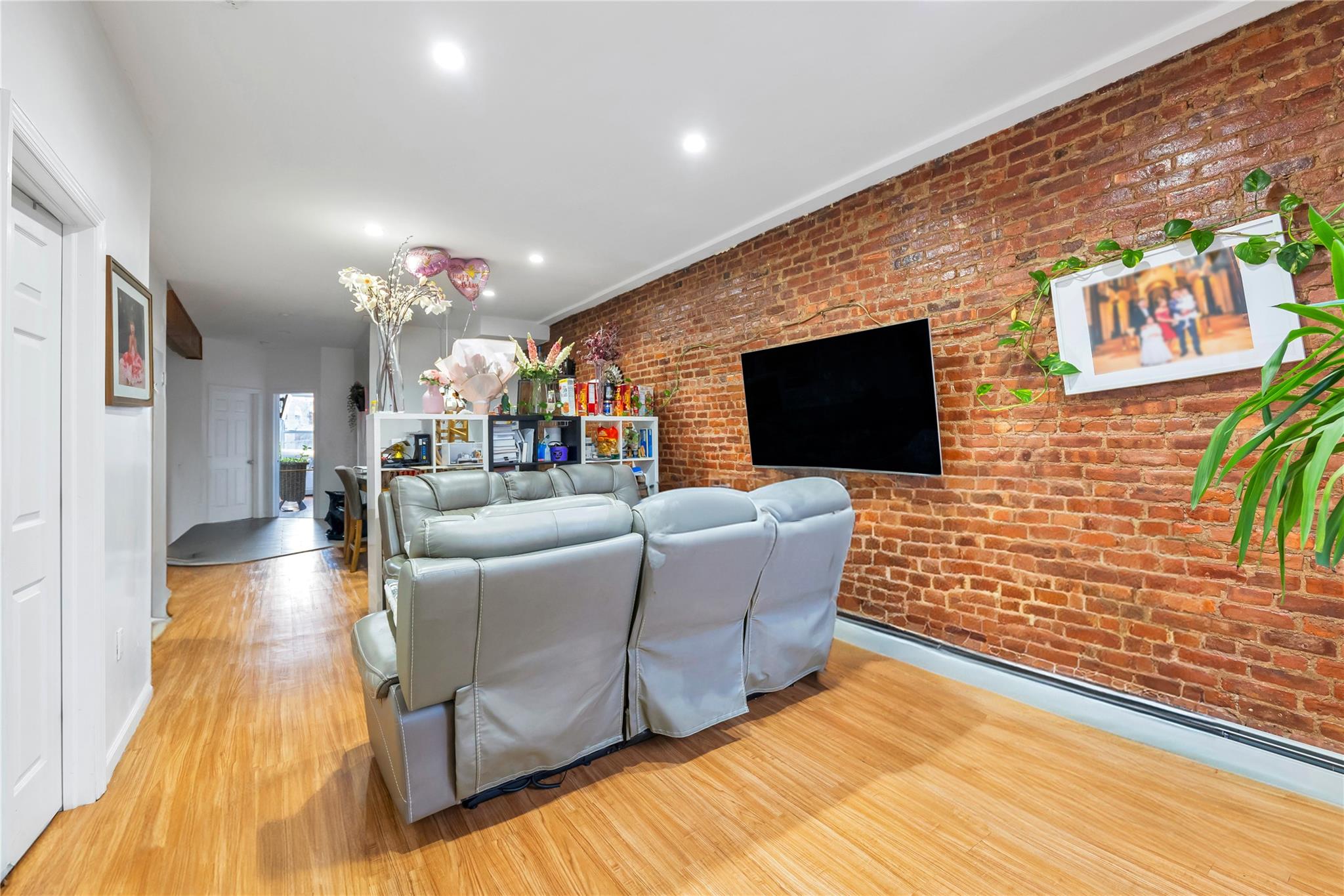 91-08 43rd Ave Ave, Elmhurst, New York image 11