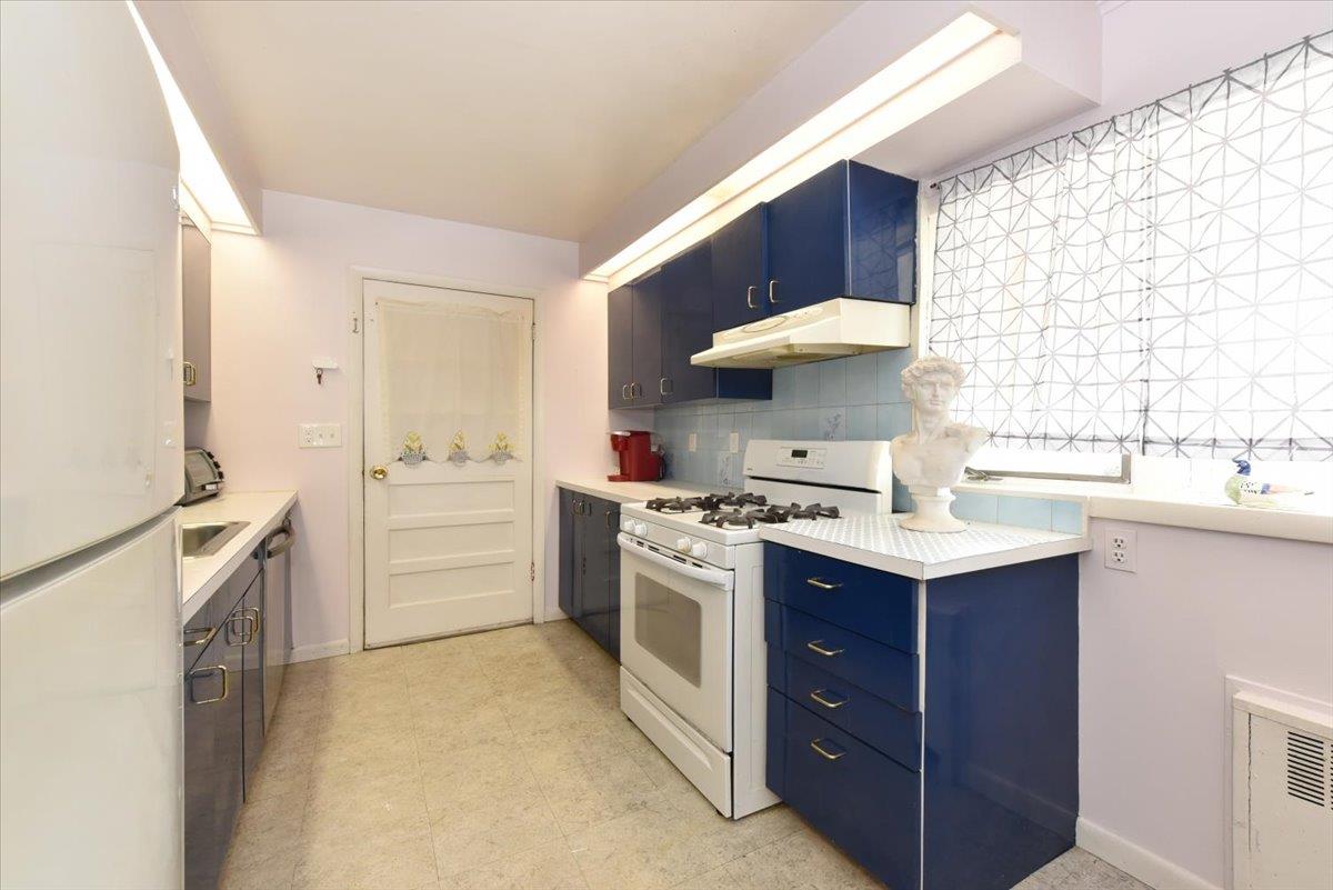 103 Arlyn Drive, Massapequa, New York image 14