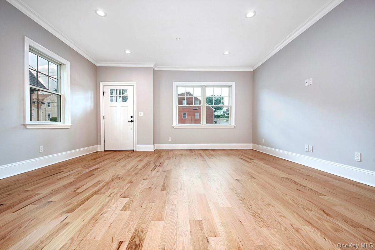 113 Gainsborg Avenue E