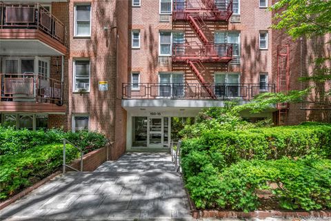 Photo of 150-15 75th Avenue #6E, Kew Garden Hills, NY 11367 (MLS # 1010481)