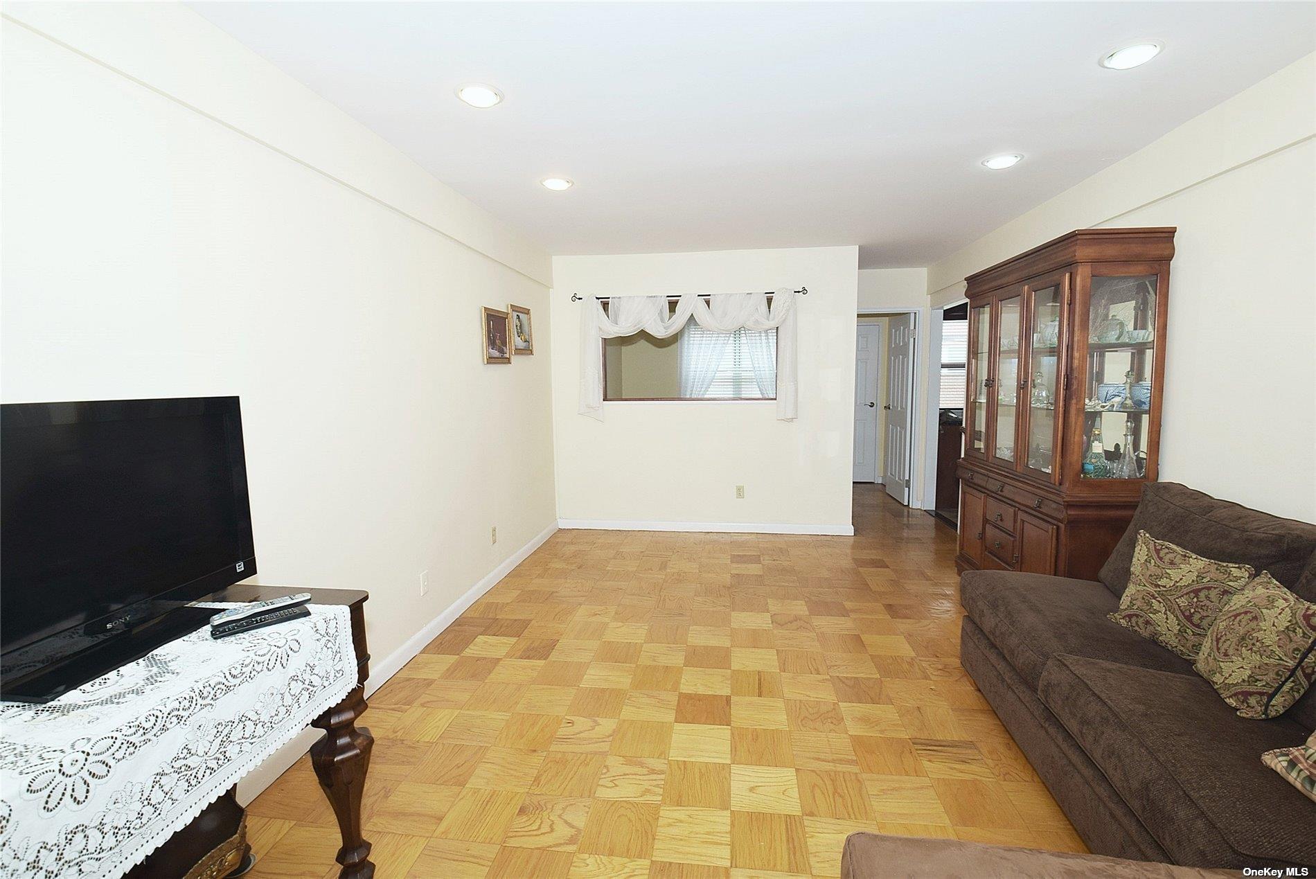 700 Shore Road Rd #2U, Long Beach, New York image 4
