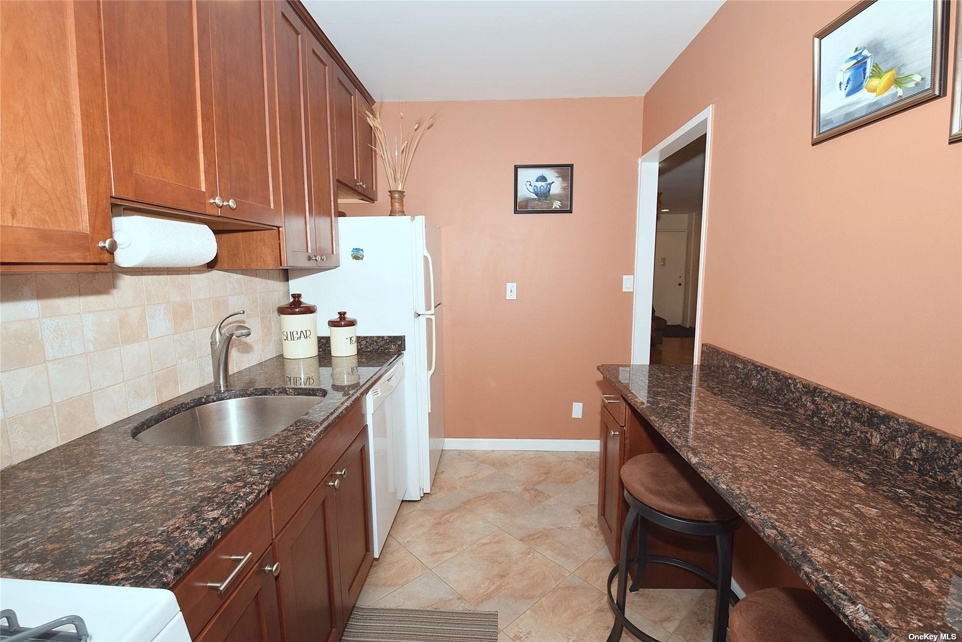700 Shore Road Rd #2U, Long Beach, New York image 1