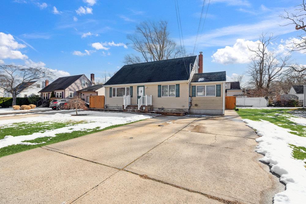 12 Somerset Street, Huntington, New York image 2