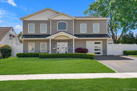 Homes For Sale - 41 Patience Lane<br/> Westbury, NY 11590