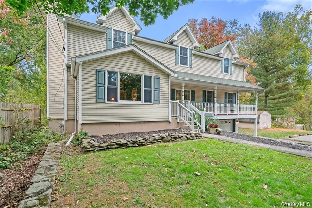 Photo of 3 Seven Lakes Drive, Sloatsburg, NY 10974 (MLS # 996132)