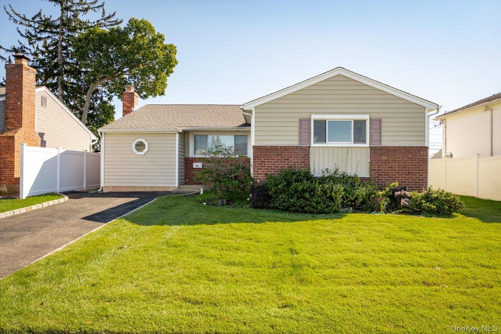Photo of 46 Hunter Lane, Hicksville, NY 11801 (MLS # 1056081)