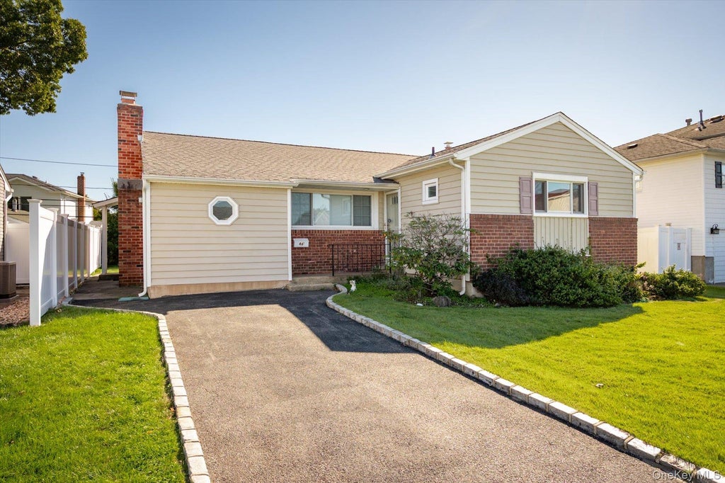 Photo of 46 Hunter Lane, Hicksville, NY 11801 (MLS # 1056081)