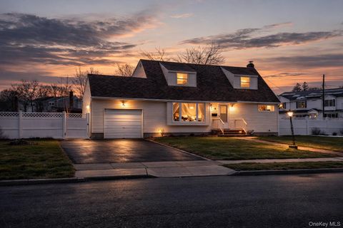 6 Maple Lane Massapequa Park NY 11762