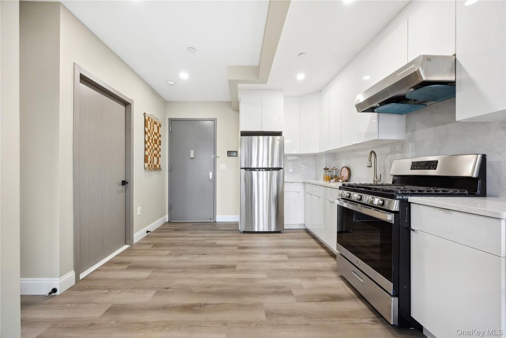 Photo of 163-07 72nd Ave St #4D, Fresh Meadows, NY 11365 (MLS # 951518)