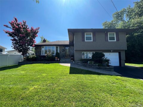 4 Nottinghill Drive Massapequa NY 11758