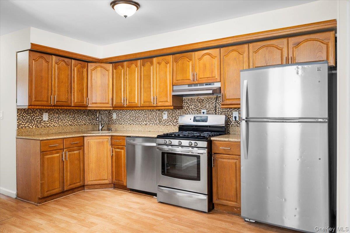 540 Throggs Neck Expressway