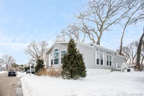 Mobile Home For Sale - 1661 Old Country Road #181 GLYNWOOD<br/> Riverhead, NY 11901