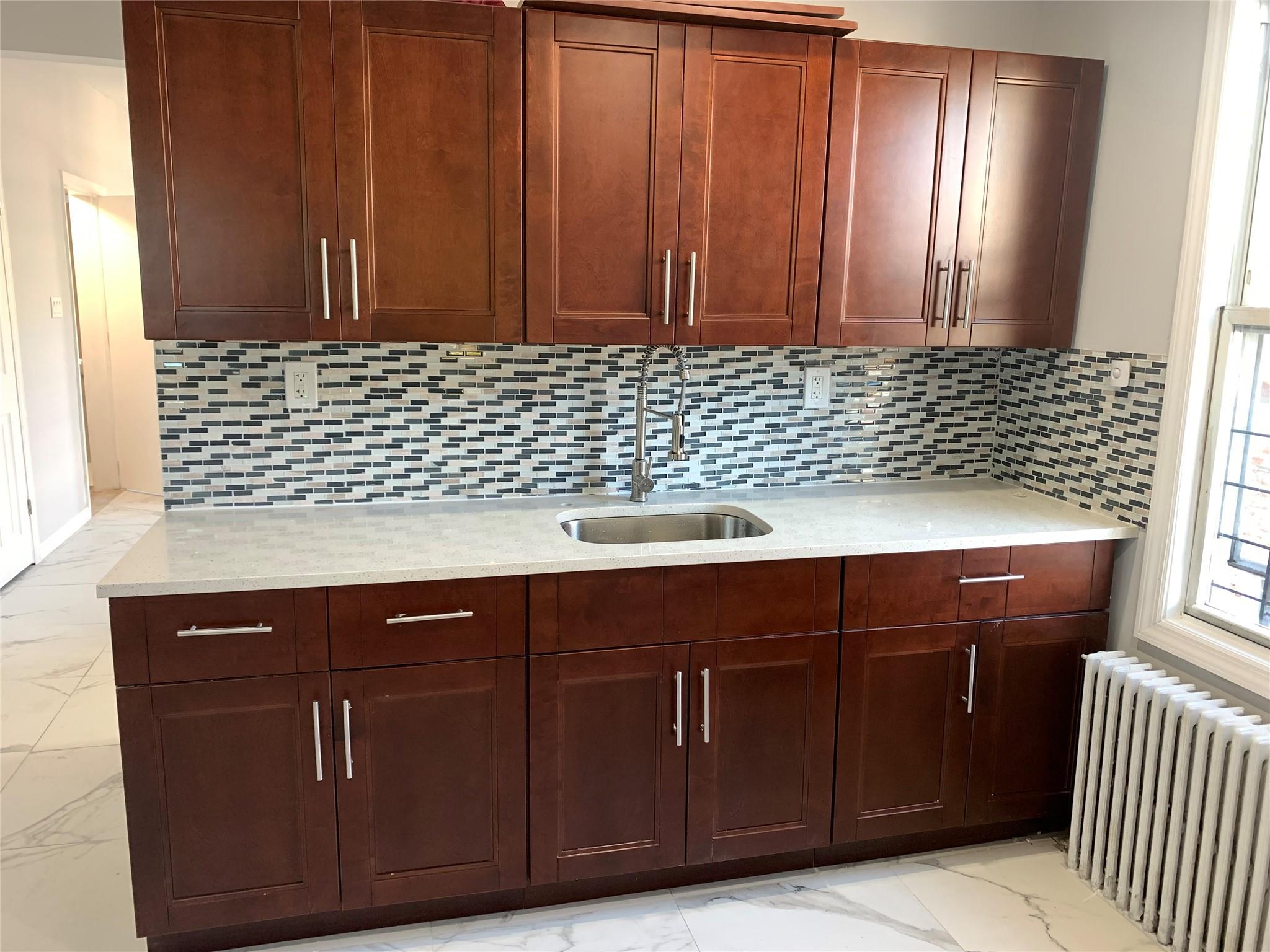 Inwood Street, Jamaica, Queens, NY - 3 Bedrooms  
1 Bathrooms  
4 Rooms - 