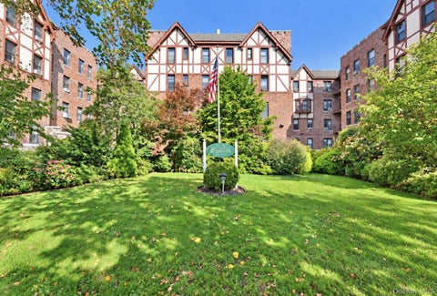 Photo of 160-15 Powells Cove Blvd Blvd #D3, Whitestone, NY 11357 (MLS # 1065919)