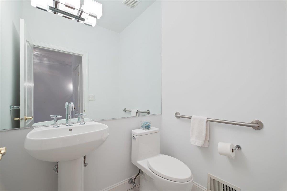 95 Club Pointe Drive, White Plains, New York image 12
