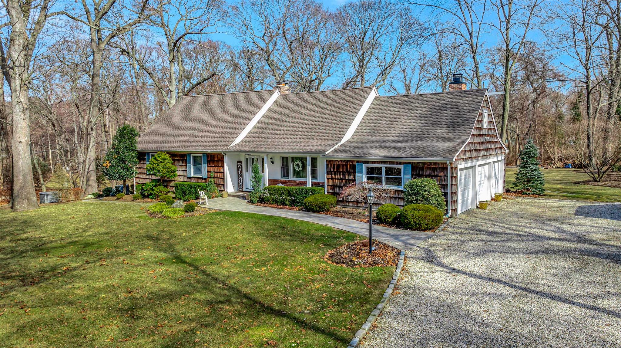 Wilderness Road, Nissequogue, Hamptons, NY - 4 Bedrooms  
4.5 Bathrooms - 