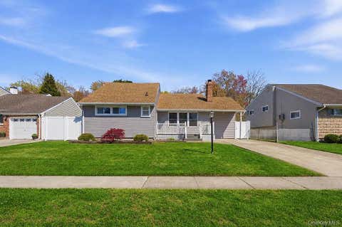 Homes For Sale - 27 Jane Drive<br/> North Babylon, NY 11703