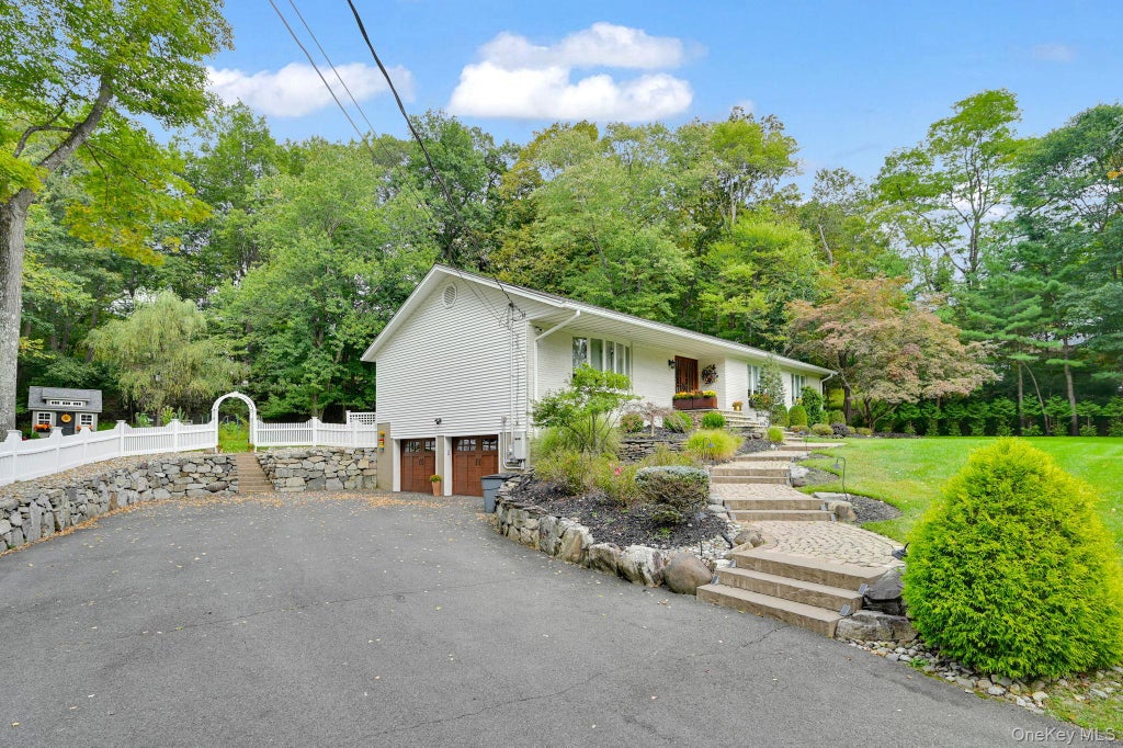 Photo of 15 Ramapo Lane, Chestnut Ridge, NY 10952 (MLS # 1048043)