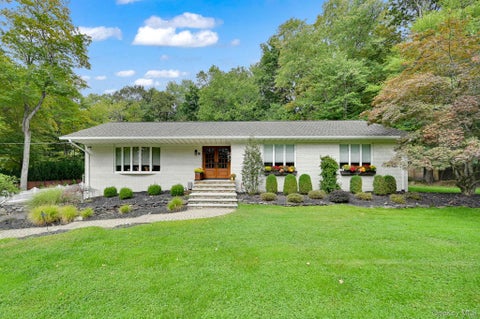 Photo of 15 Ramapo Lane, Chestnut Ridge, NY 10952 (MLS # 1048043)