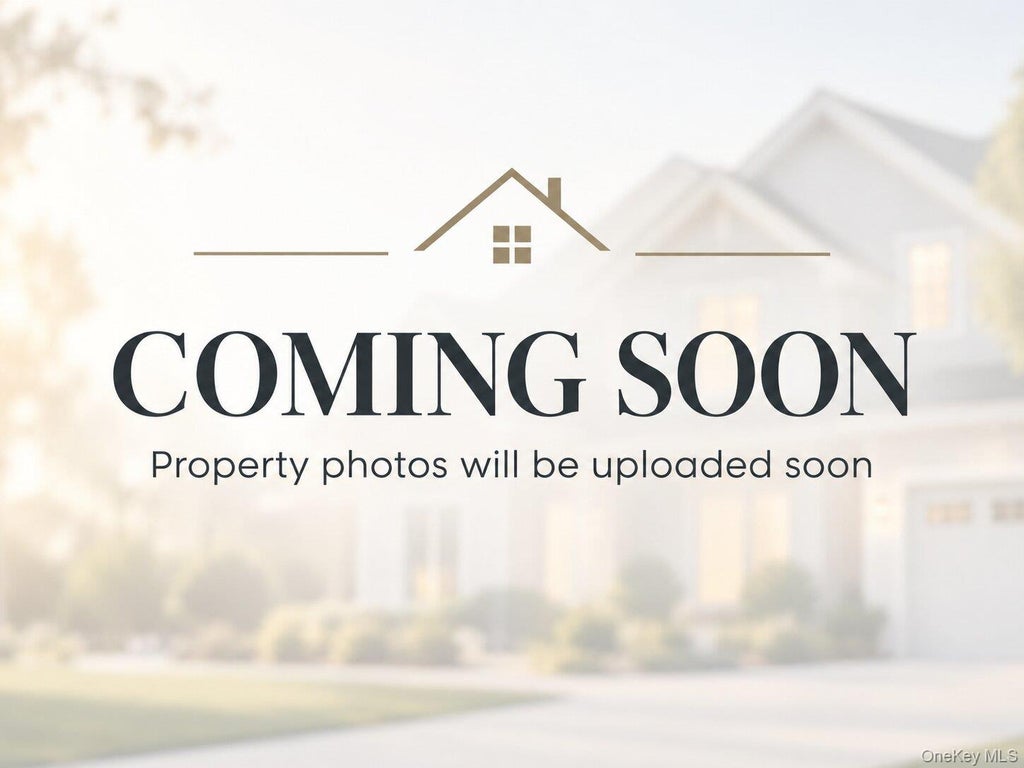 Photo of 3 Edgewood Lane, East Hills, NY 11576 (MLS # 1063581)