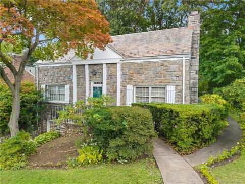 Photo of 24 (aka 28) Ritchie Drive, Yonkers, NY 10705 (MLS # 1057572)