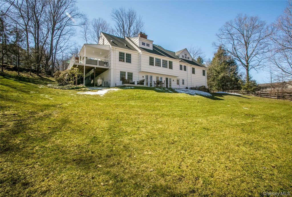 Photo of 5 Hoffman Road, Mount Kisco, NY 10549 (MLS # H6294829)