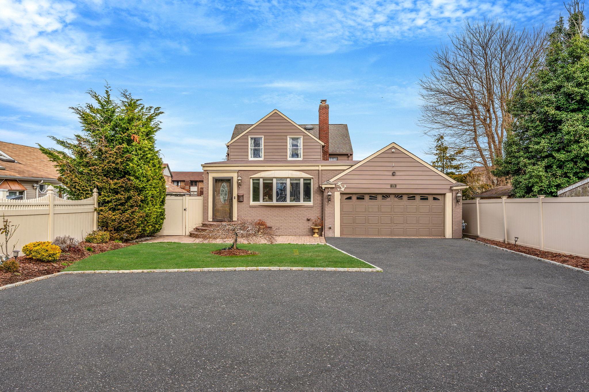 179 Baylawn Avenue Ave, Copiague, New York image 1