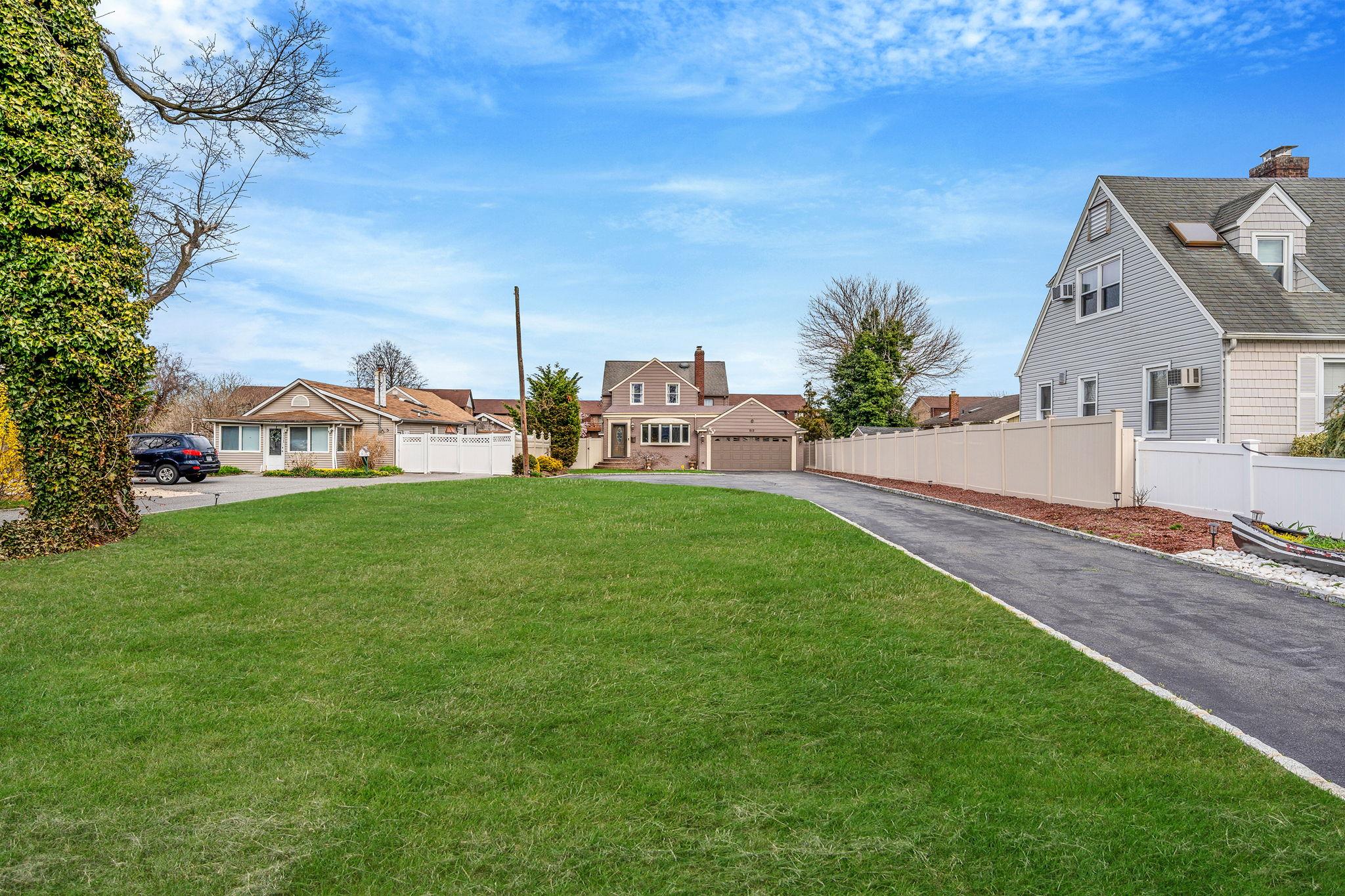 179 Baylawn Avenue Ave, Copiague, New York image 3