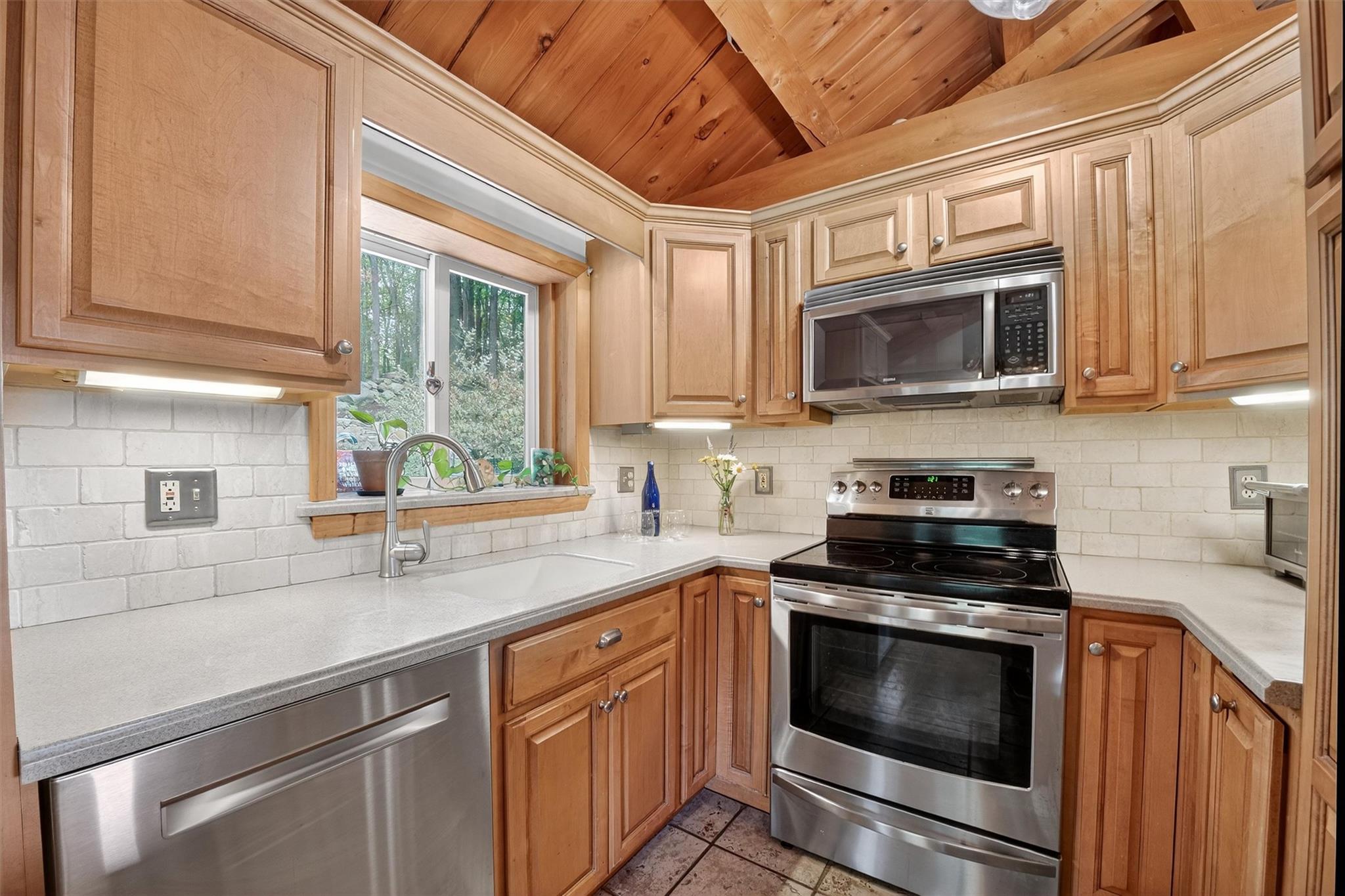 Putnam Valley, New York 10579, United States, 2 Bedrooms Bedrooms, ,2 BathroomsBathrooms,Residential,Active,167272