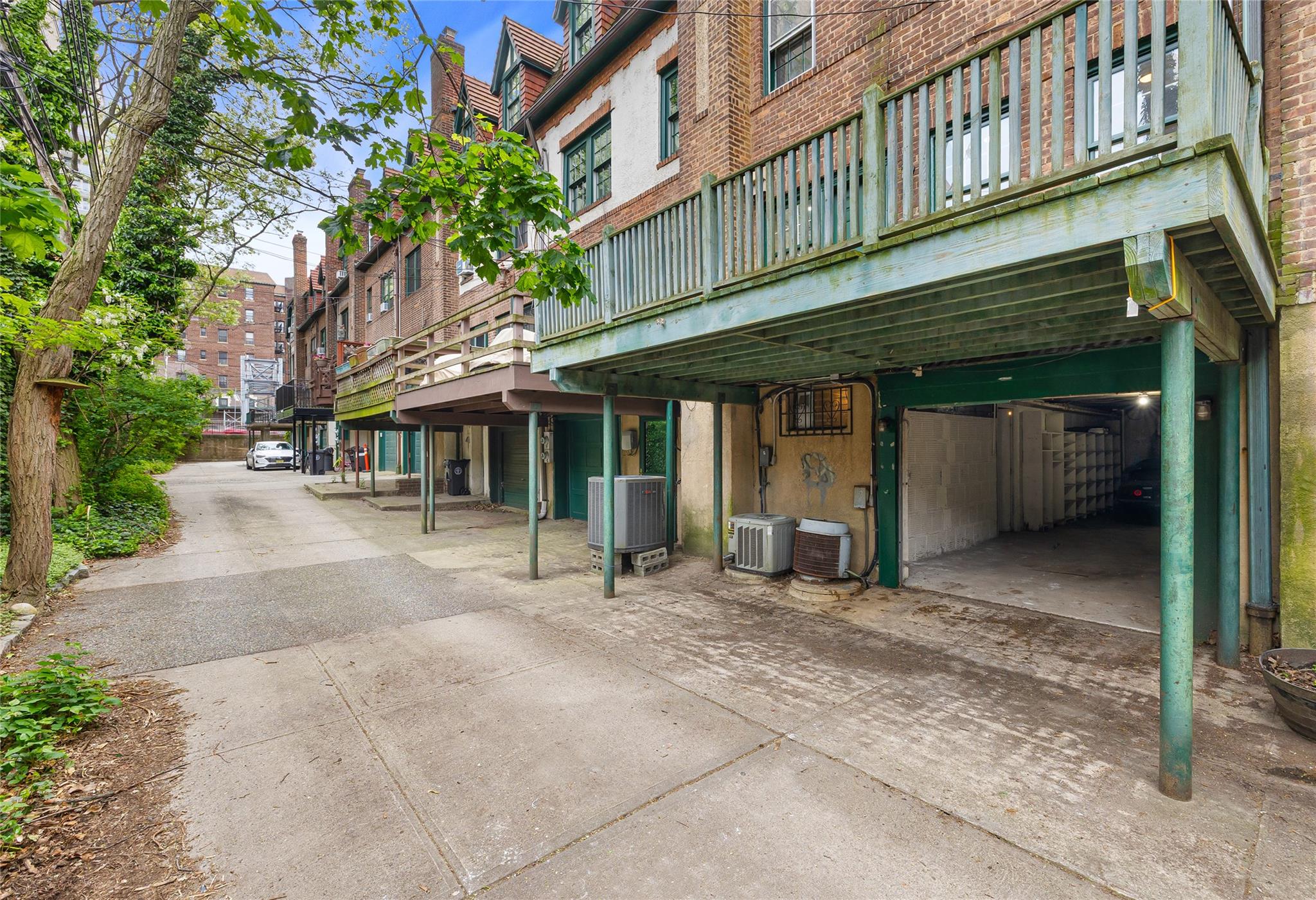 408 Burns Street, Forest Hills, New York image 21