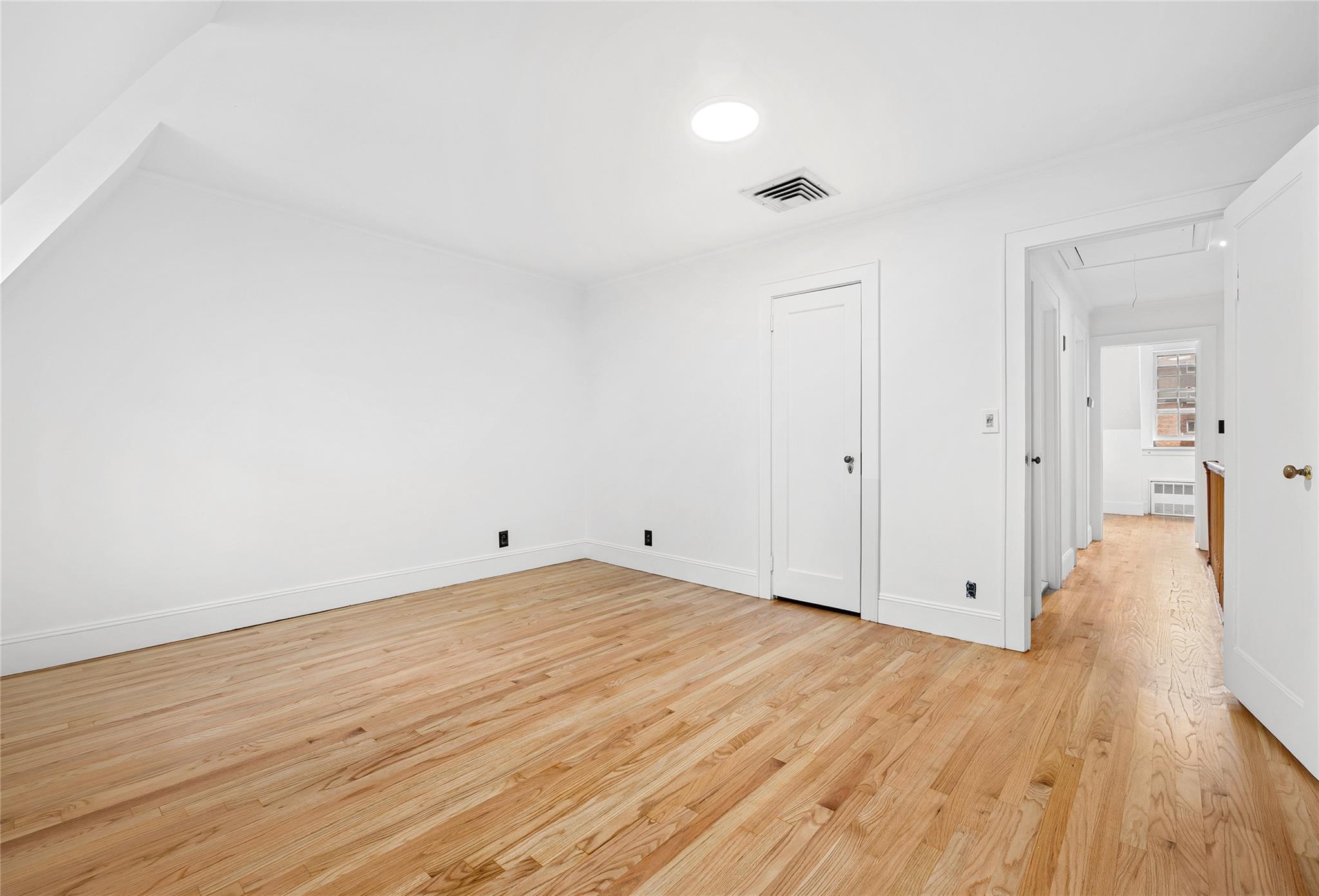 408 Burns Street, Forest Hills, New York image 17