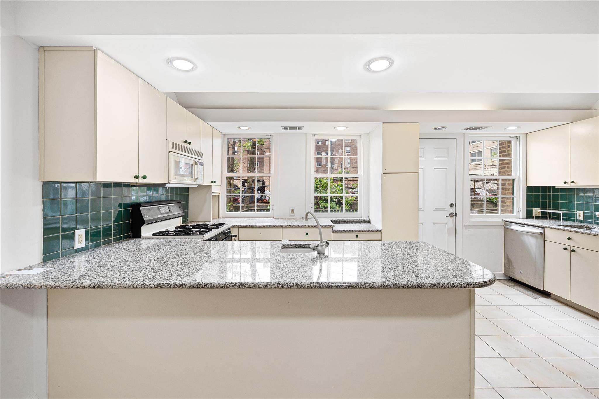 408 Burns Street, Forest Hills, New York image 7