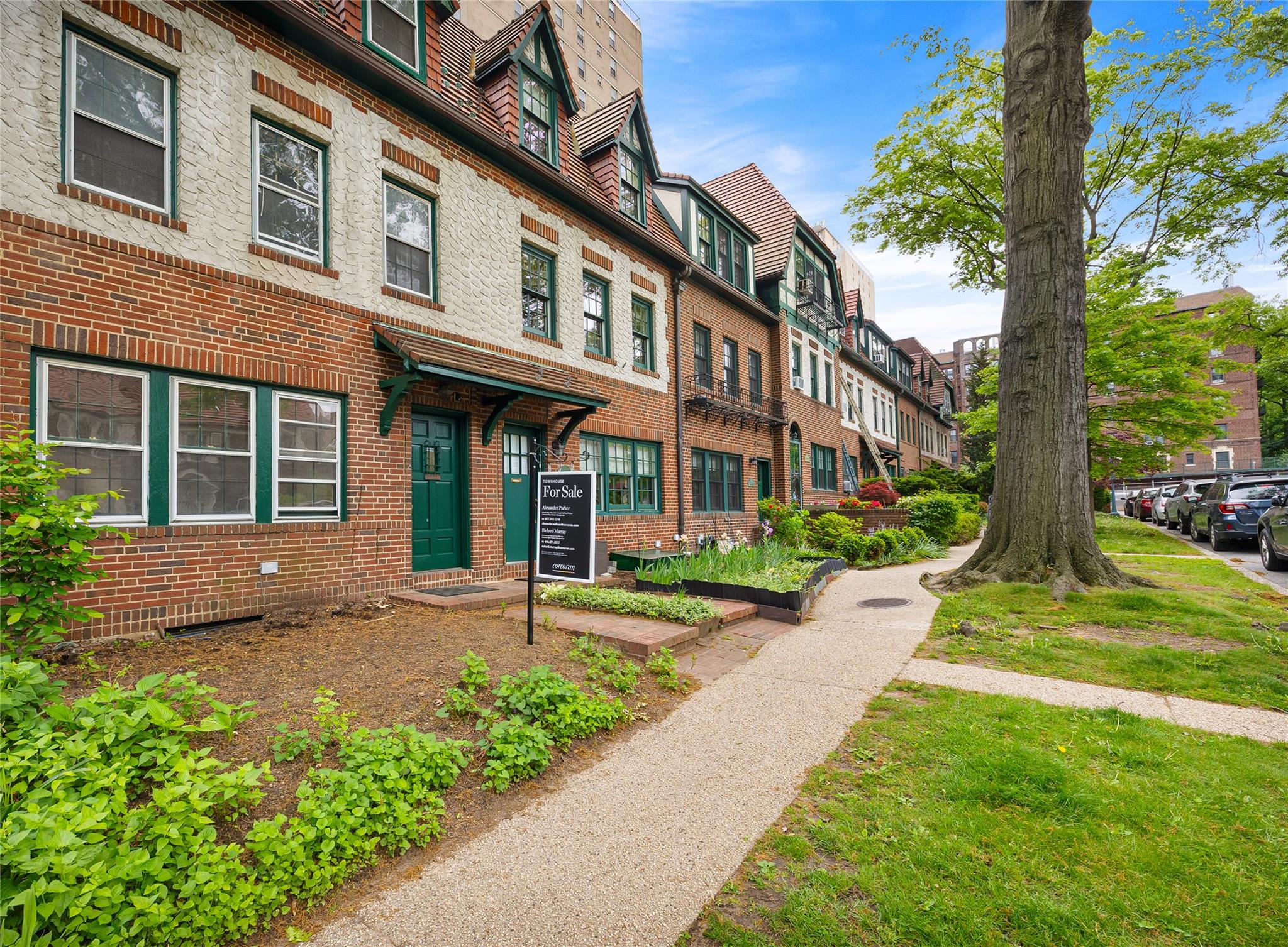 408 Burns Street, Forest Hills, New York image 22