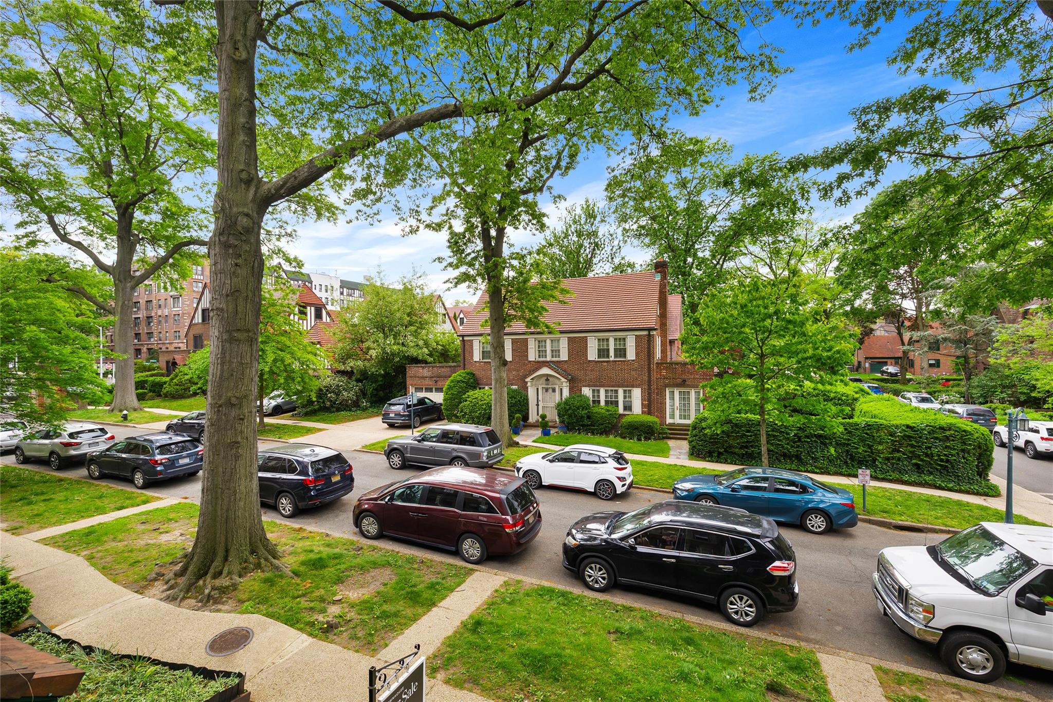 408 Burns Street, Forest Hills, New York image 18