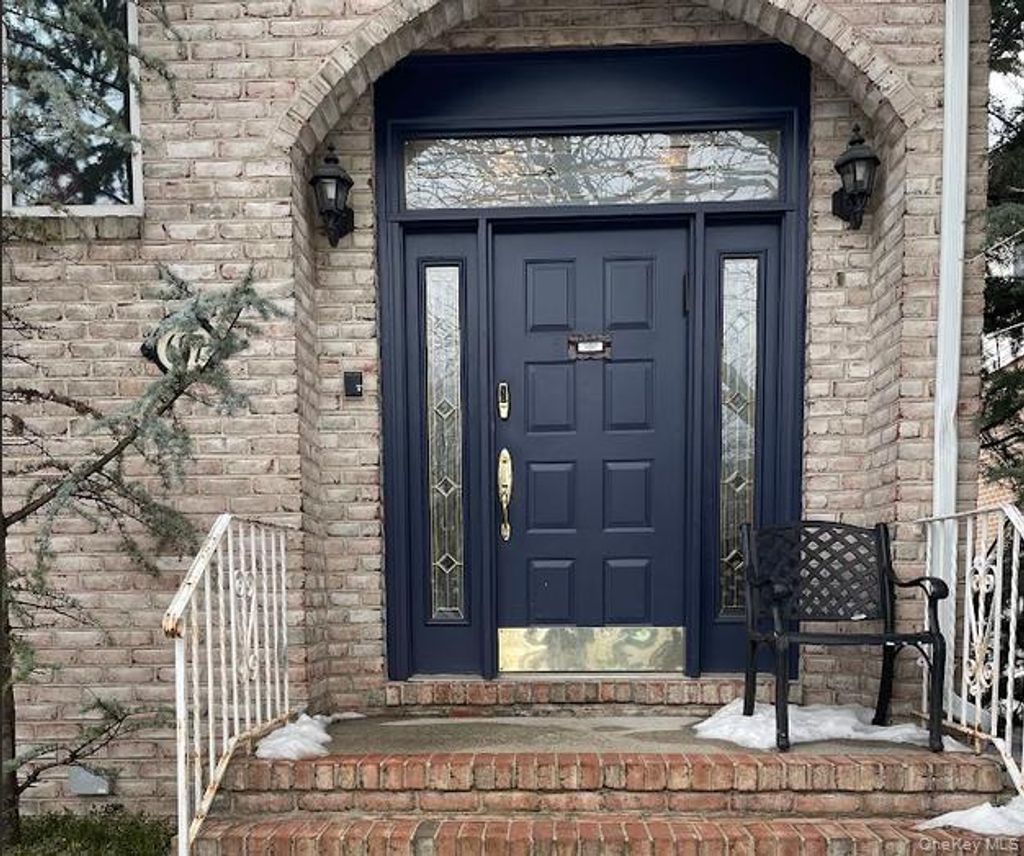 Photo of 607 Lanett Avenue, Far Rockaway, NY 11691 (MLS # 960134)