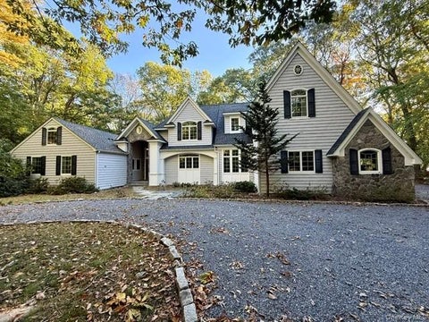 Photo of 23 Cliff Road, Belle Terre, NY 11777 (MLS # 1039772)